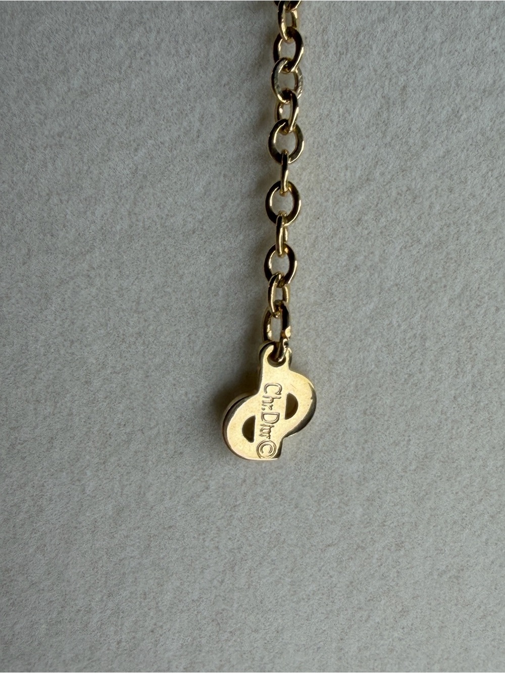 DIOR Dainty CD Logo Circle Pendant Necklace 17in - Picture 8 of 10